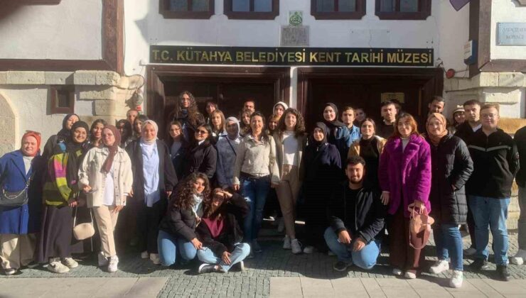 DPÜ Sosyoloji Topluluğu öğrencileri, şehrin tarihi ve turistik yerleri gezdi