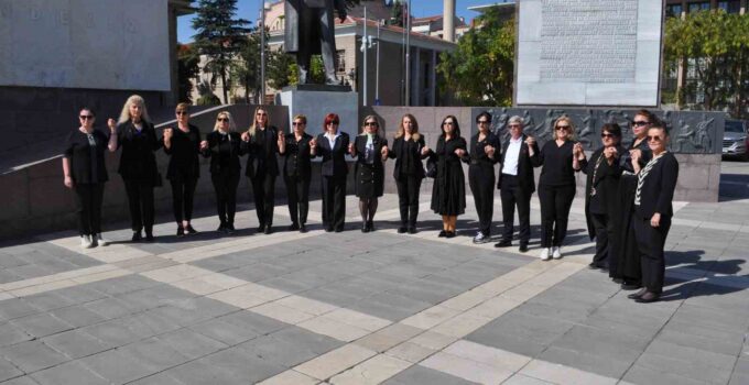 Eskişehirli bayan muhtarlar bir ortaya gelerek “Kadına ve çocuğa şiddete hayır” dedi