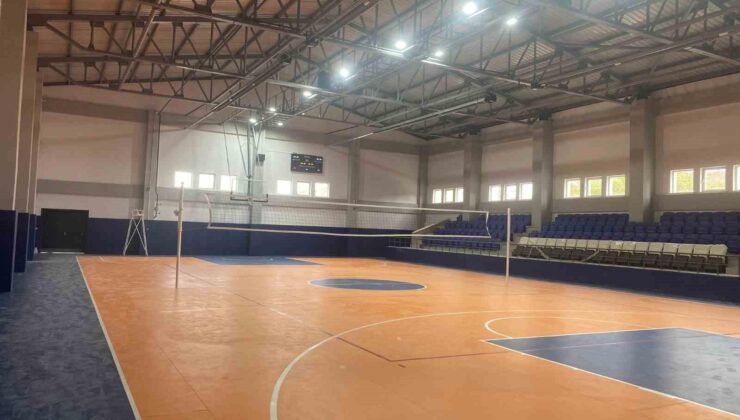 250 kişilik kapasiteye sahip olan spor salonu hizmete açıldı