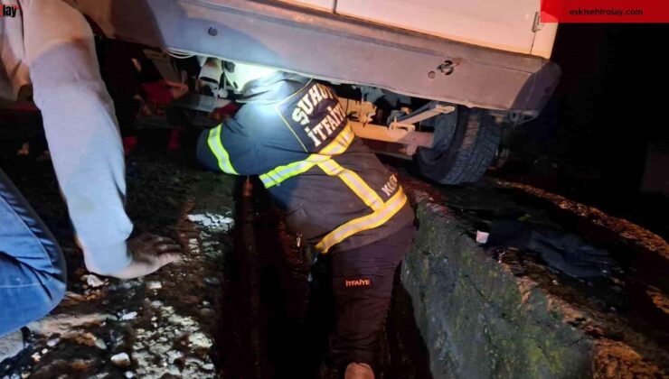 İtfaiye yavru kediyi girdiği aracın traversinden yarım saatlik müdahale sonrası çıkardı