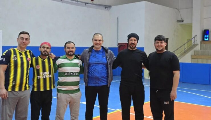 Başkan Dilsiz’den kız voleybol takımına maç öncesi motivasyon desteği