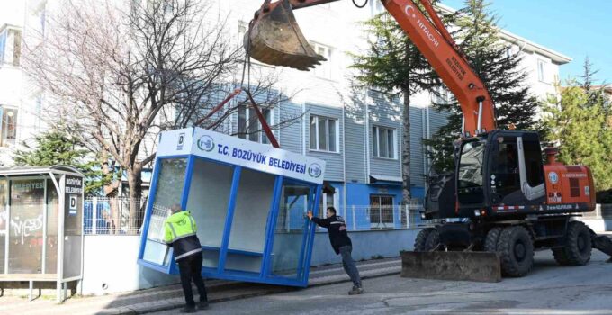 Bozüyük’te kapalı duraklar birer birer yerlerini alıyor