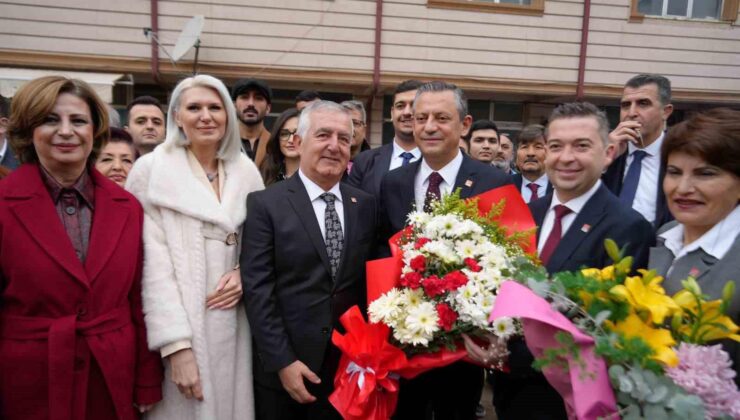 CHP Genel Başkanı Özgür Özel, Bilecik Mülakatı’nın yapıldığı tarihi binayı gezdi