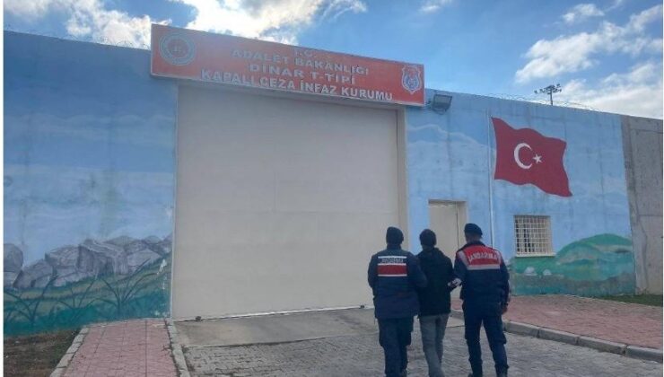 Dolandırıcılık suçundan aranırken jandarmaya yakalandı