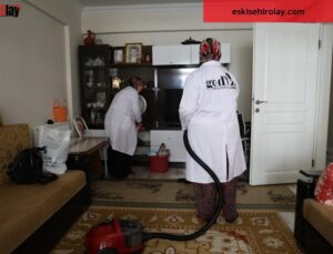 Gediz Belediyesinden örnek hizmet ücretsiz evde temizlik hizmeti başladı