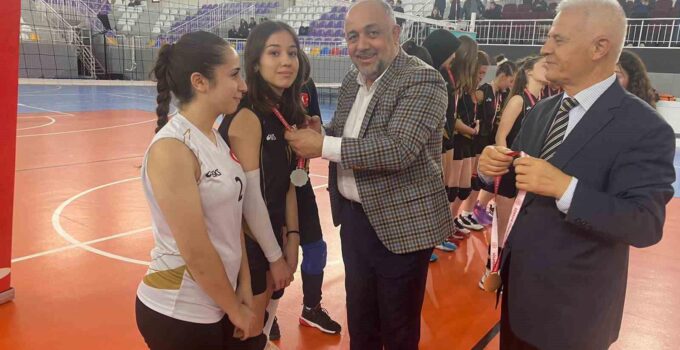 Genç Kızlar Voleybol Müsabakaları tamamlandı