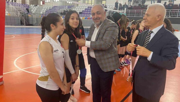 Genç Kızlar Voleybol Müsabakaları tamamlandı