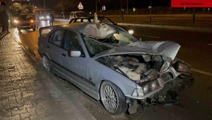 Otomobilin çarpmasıyla yaklaşık 100 metre savrulan yaya hayatını kaybetti