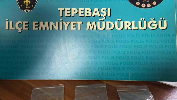 Polis ekiplerinin çalışmalarında uyuşturucu madde ve silah ele geçirildi