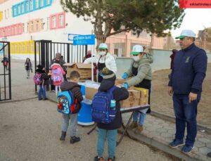 Tepebaşı’ndan çocuklara gıda desteği sürüyor